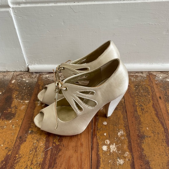 Seychelles I Do Ivory Fabric Heels - Picture 5 of 8